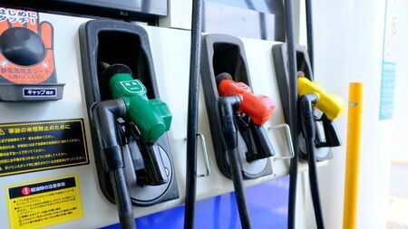 「既に激安」ガソリン税引き下げ阻む不都合な真実　日本の小売価格はアメリカに次いで2番目に低かった